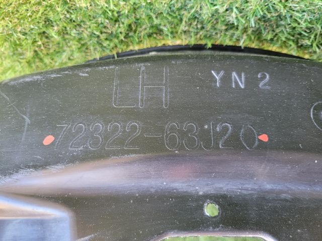 bontott SUZUKI SWIFT III Bal első Dobbetét (Kerékjárati, Műanyag)