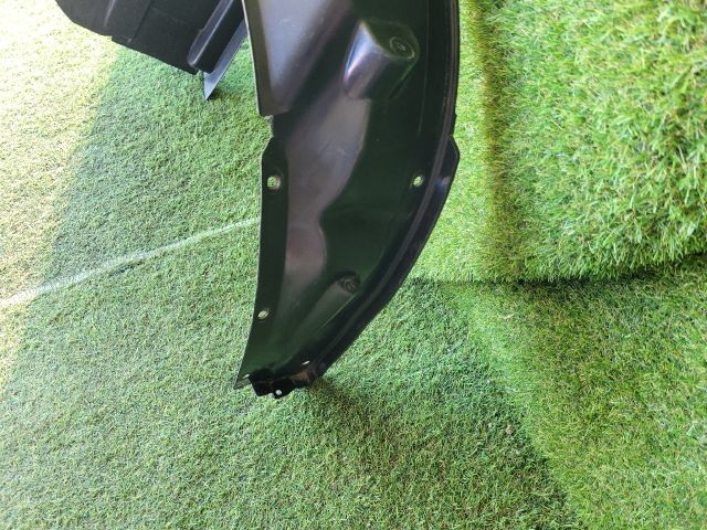 bontott SUZUKI SWIFT III Bal első Dobbetét (Kerékjárati, Műanyag)