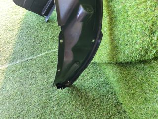 bontott SUZUKI SWIFT III Bal első Dobbetét (Kerékjárati, Műanyag)