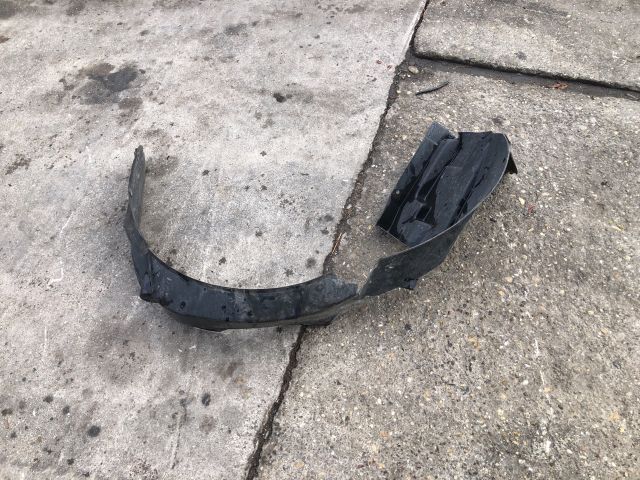 bontott SUZUKI SWIFT III Bal első Dobbetét (Kerékjárati, Műanyag)