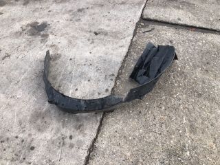 bontott SUZUKI SWIFT III Bal első Dobbetét (Kerékjárati, Műanyag)