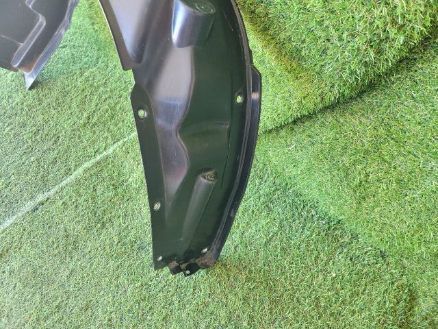 bontott SUZUKI SWIFT III Bal első Dobbetét (Kerékjárati, Műanyag)