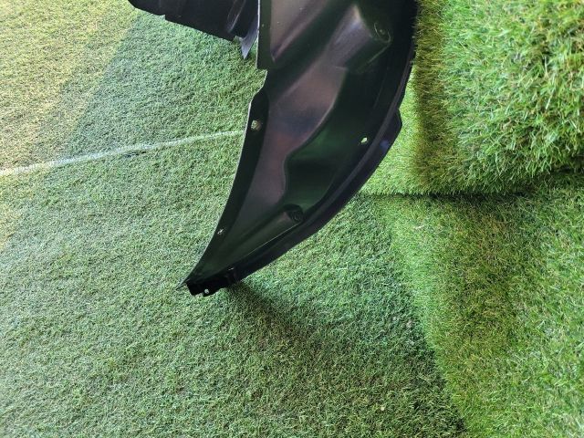 bontott SUZUKI SWIFT III Bal első Dobbetét (Kerékjárati, Műanyag)