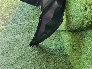 bontott SUZUKI SWIFT III Bal első Dobbetét (Kerékjárati, Műanyag)