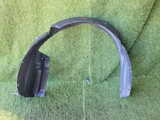 bontott SUZUKI SWIFT III Bal első Dobbetét (Kerékjárati, Műanyag)