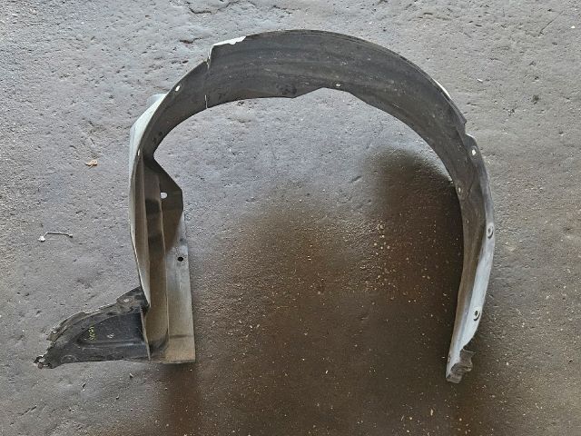 bontott SUZUKI SWIFT III Bal első Dobbetét (Kerékjárati, Műanyag)