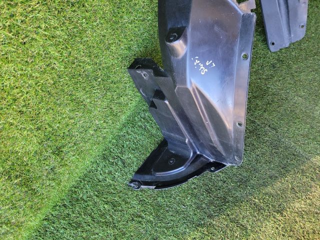 bontott SUZUKI SWIFT III Bal első Dobbetét (Kerékjárati, Műanyag)