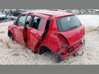 bontott SUZUKI SWIFT III Bal első Dobbetét (Kerékjárati, Műanyag)