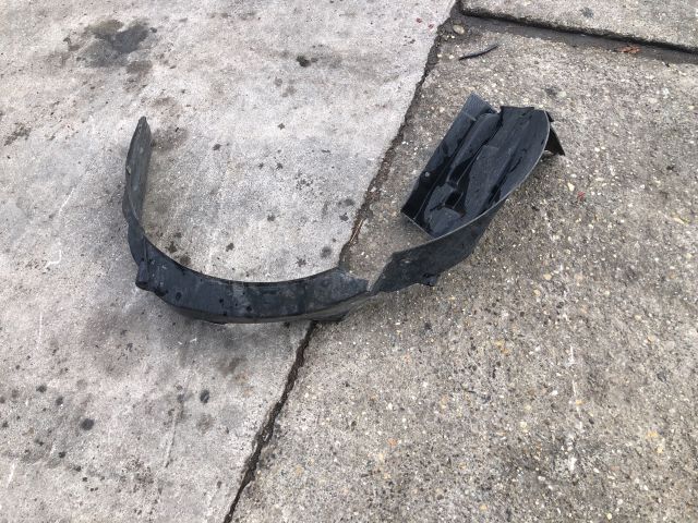 bontott SUZUKI SWIFT III Bal első Dobbetét (Kerékjárati, Műanyag)