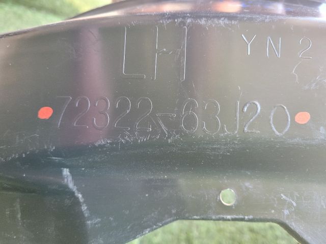 bontott SUZUKI SWIFT III Bal első Dobbetét (Kerékjárati, Műanyag)