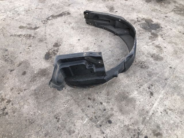 bontott SUZUKI SWIFT III Bal első Dobbetét (Kerékjárati, Műanyag)