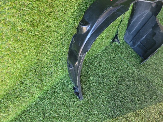 bontott SUZUKI SWIFT III Bal első Dobbetét (Kerékjárati, Műanyag)