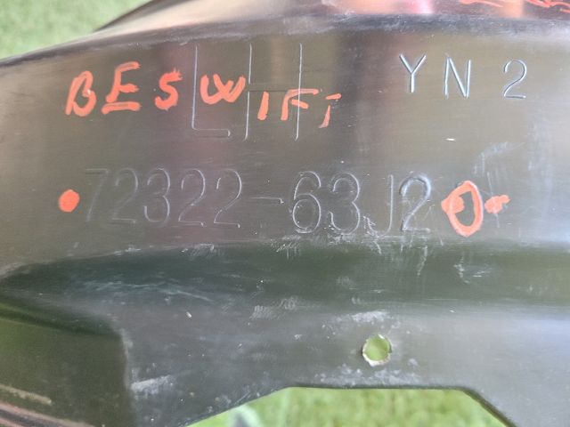 bontott SUZUKI SWIFT III Bal első Dobbetét (Kerékjárati, Műanyag)