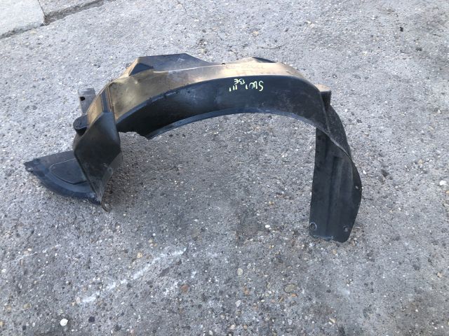 bontott SUZUKI SWIFT III Bal első Dobbetét (Kerékjárati, Műanyag)