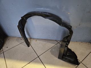 bontott SUZUKI SWIFT III Bal első Első Dobbetét (Kerékjárati, Műanyag)