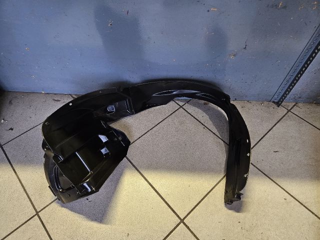 bontott SUZUKI SWIFT III Bal első Első Dobbetét (Kerékjárati, Műanyag)