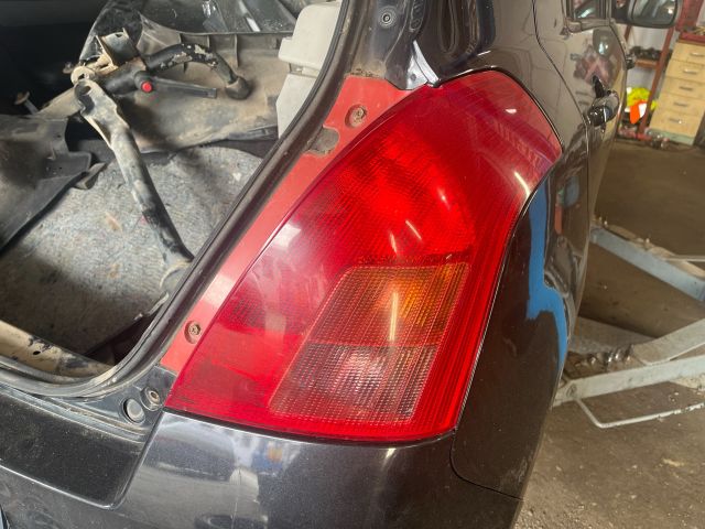 bontott SUZUKI SWIFT III Bal első Gumikéder