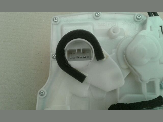 bontott SUZUKI SWIFT III Bal első Központizár Motor