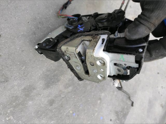 bontott SUZUKI SWIFT III Bal első Központizár Motor