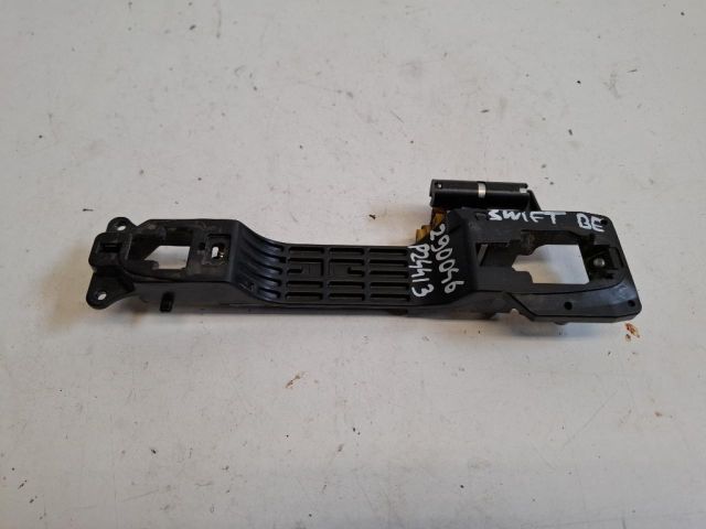 bontott SUZUKI SWIFT III Bal első Külső Kilincsfészek
