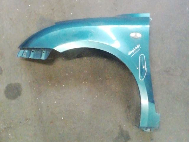 bontott SUZUKI SWIFT III Bal első Sárvédő