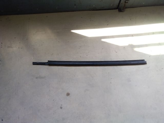 bontott SUZUKI SWIFT III Bal első Vízlehúzó Gumicsík