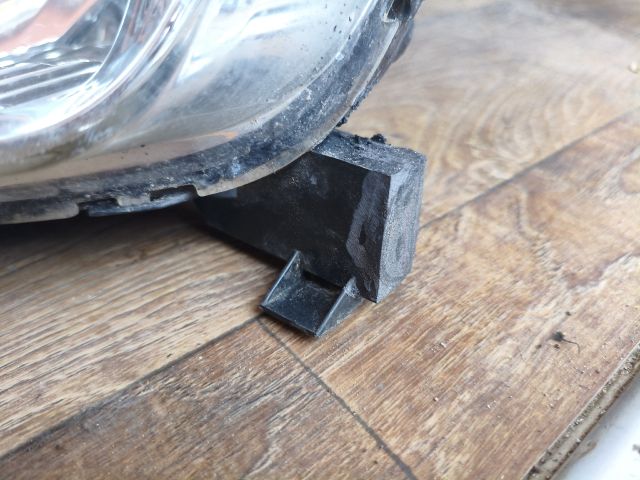 bontott SUZUKI SWIFT III Bal Fényszóró