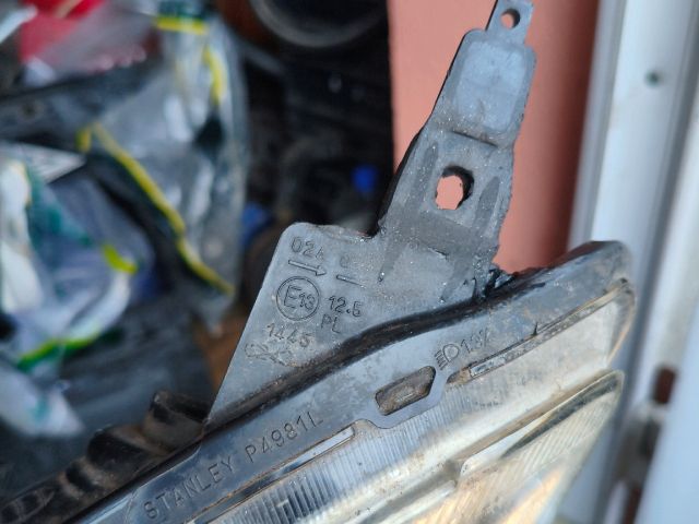 bontott SUZUKI SWIFT III Bal Fényszóró