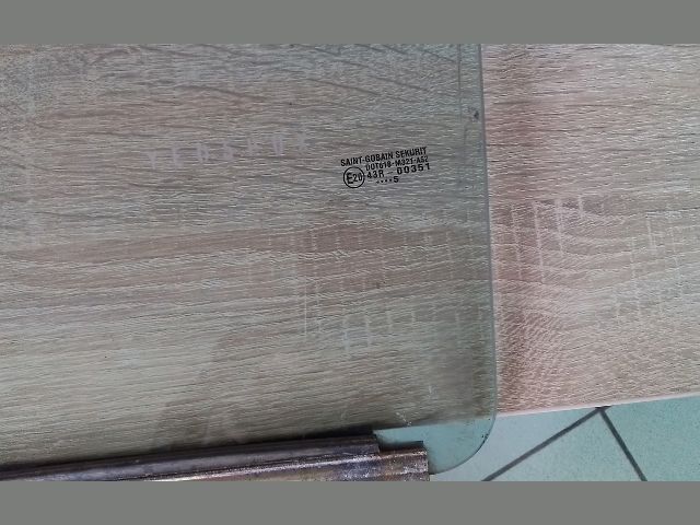 bontott SUZUKI SWIFT III Bal hátsó Ablak