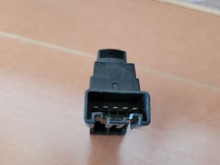 bontott SUZUKI SWIFT III Bal hátsó Ablakemelő Kapcsoló