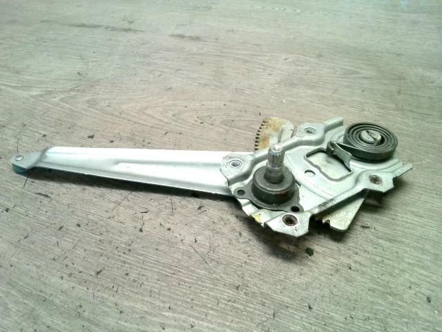 bontott SUZUKI SWIFT III Bal hátsó Ablakemelő Szerkezet (Mechanikus)