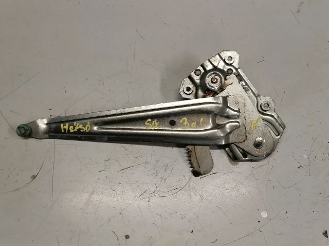 bontott SUZUKI SWIFT III Bal hátsó Ablakemelő Szerkezet (Mechanikus)