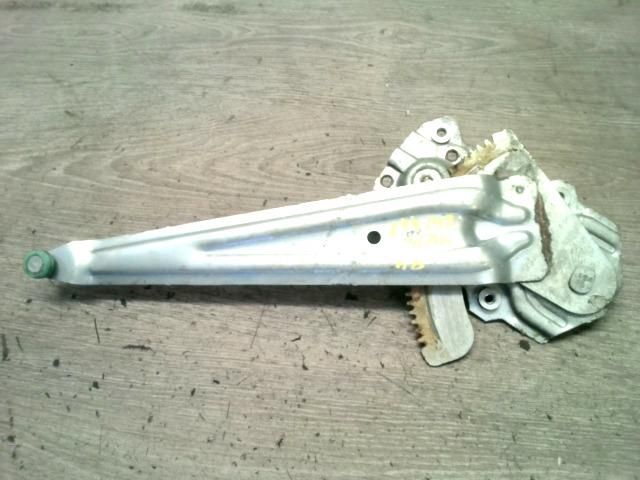 bontott SUZUKI SWIFT III Bal hátsó Ablakemelő Szerkezet (Mechanikus)