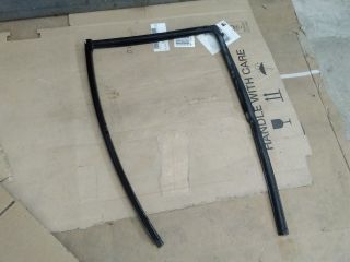 bontott SUZUKI SWIFT III Bal hátsó Ablakvezető Gumi