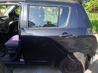 bontott SUZUKI SWIFT III Bal hátsó Ajtó (Részeivel)