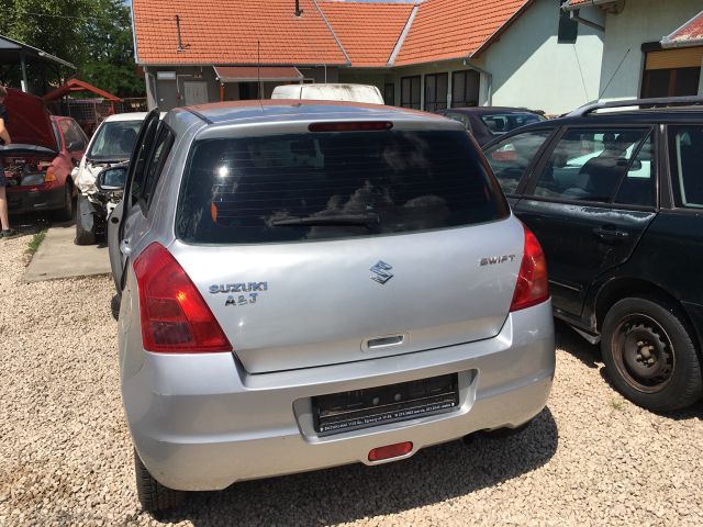 bontott SUZUKI SWIFT III Bal hátsó Ajtó (Üres lemez)