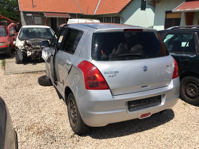 bontott SUZUKI SWIFT III Bal hátsó Ajtó (Üres lemez)