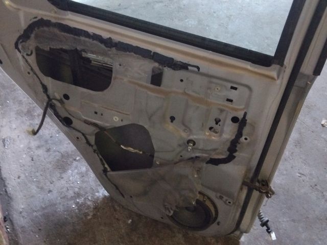 bontott SUZUKI SWIFT III Bal hátsó Ajtó (Üres lemez)