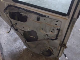 bontott SUZUKI SWIFT III Bal hátsó Ajtó (Üres lemez)