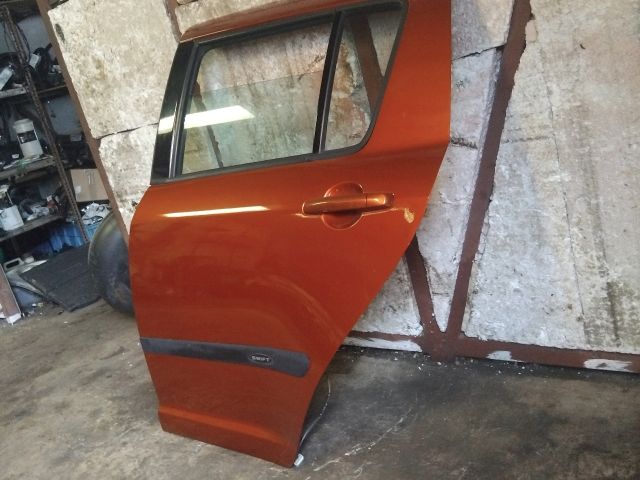 bontott SUZUKI SWIFT III Bal hátsó Ajtó (Üres lemez)