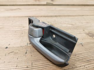 bontott SUZUKI SWIFT III Bal hátsó Belső Kilincs