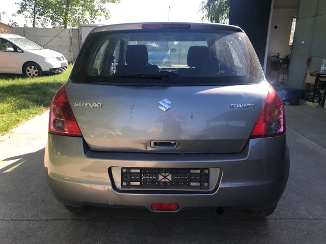 bontott SUZUKI SWIFT III Bal hátsó Csonkállvány Kerékaggyal