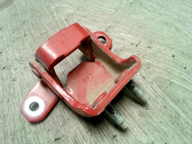 bontott SUZUKI SWIFT III Bal hátsó Felső Zsanér