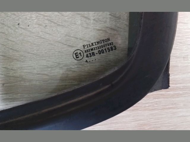 bontott SUZUKI SWIFT III Bal hátsó Fixüveg (Ajtóban)