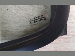 bontott SUZUKI SWIFT III Bal hátsó Fixüveg (Ajtóban)