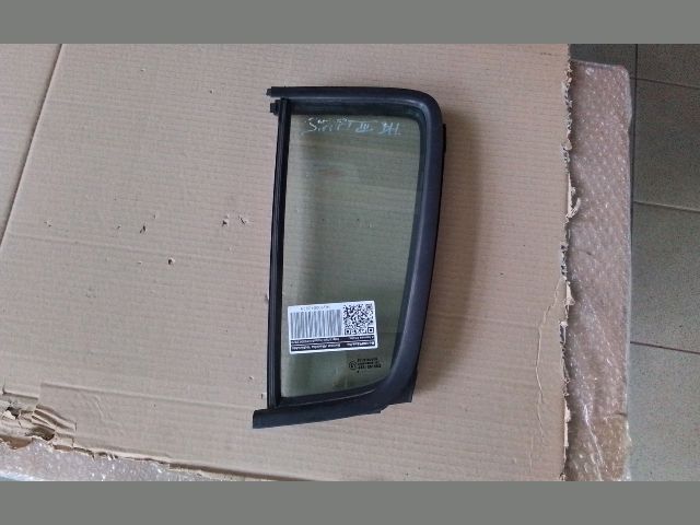bontott SUZUKI SWIFT III Bal hátsó Fixüveg (Ajtóban)
