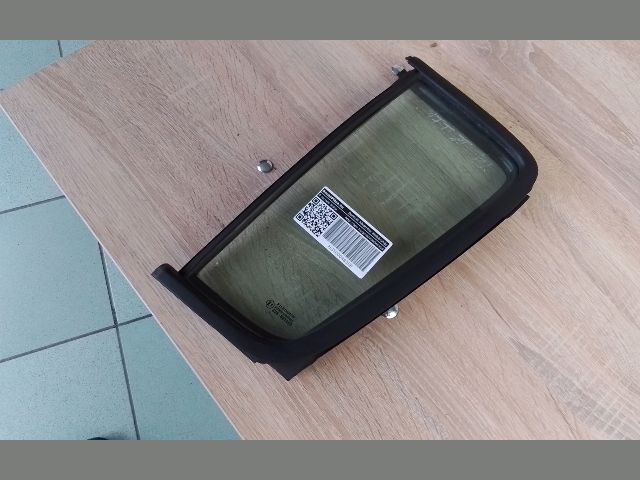 bontott SUZUKI SWIFT III Bal hátsó Fixüveg (Ajtóban)