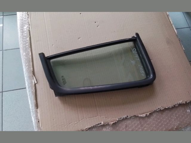 bontott SUZUKI SWIFT III Bal hátsó Fixüveg (Ajtóban)