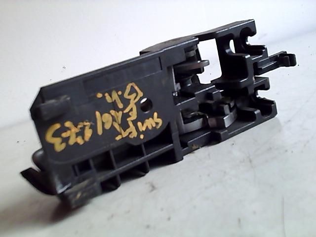 bontott SUZUKI SWIFT III Bal hátsó Külső Kilincs