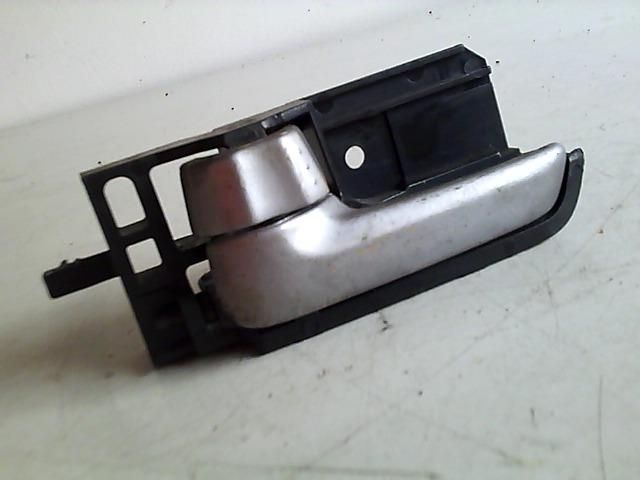 bontott SUZUKI SWIFT III Bal hátsó Külső Kilincs